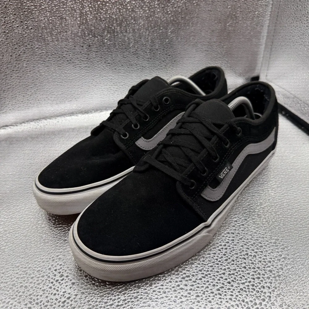 Size 11.5 Vans Chukka Low Black Mens Lace-Up Skateboard Sneaker Shoes 721356